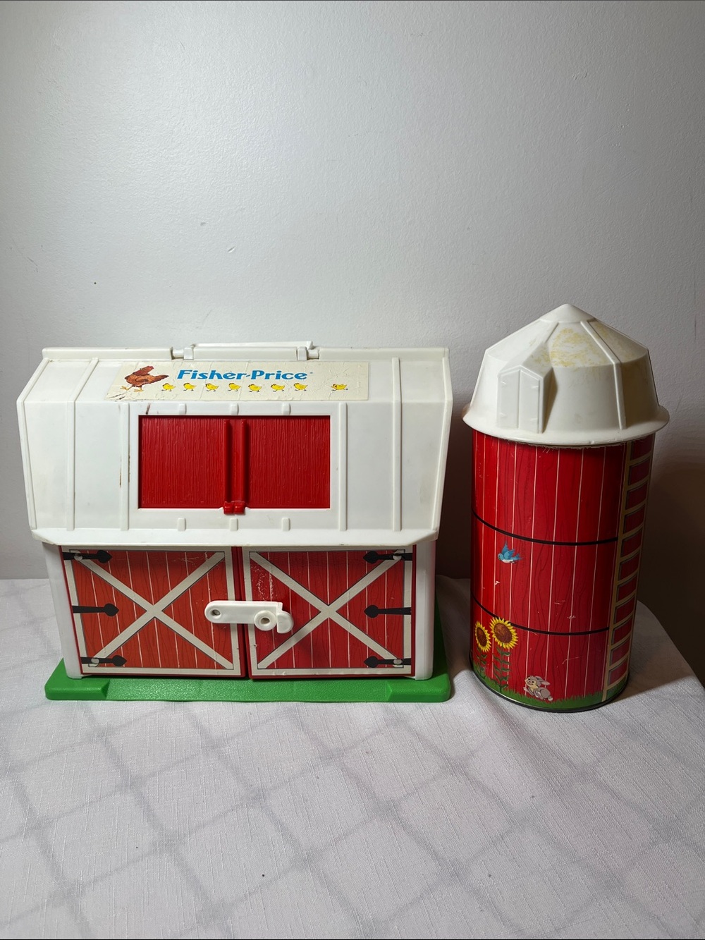 Fisher-Price vintage Little People Play Family Farm playset (set 915)
Vintage - Picture 11 of 11